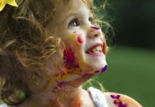 Сон ребёнка 3–7 лет: режим и типичные ошибки Спящий ребёнок в кровати